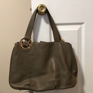 Michael Kors purse 👜 with gold detailing